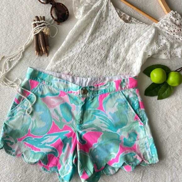 Lilly Pulitzer scalloped-hem shorts, size 2 - Picture 1 of 12